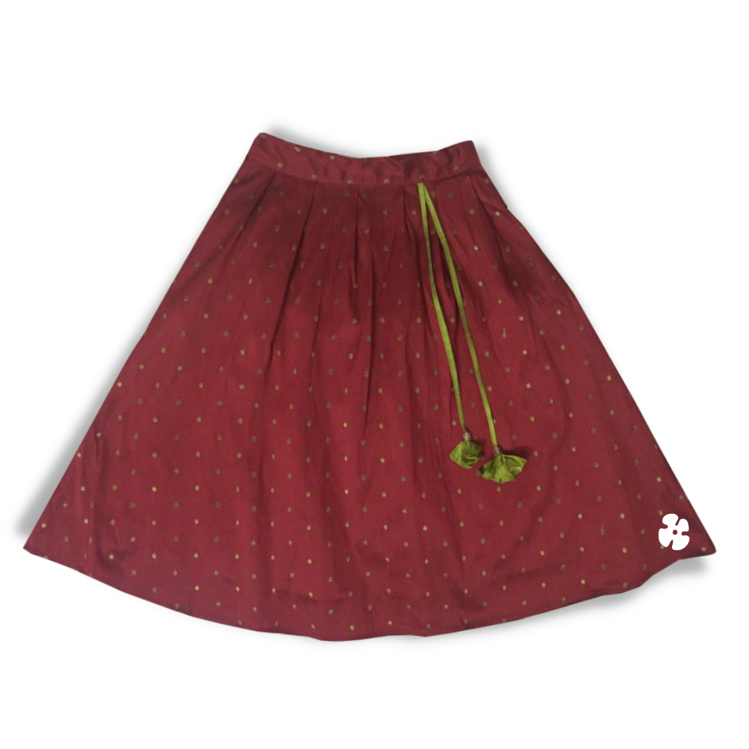 Simple skirt outlet top